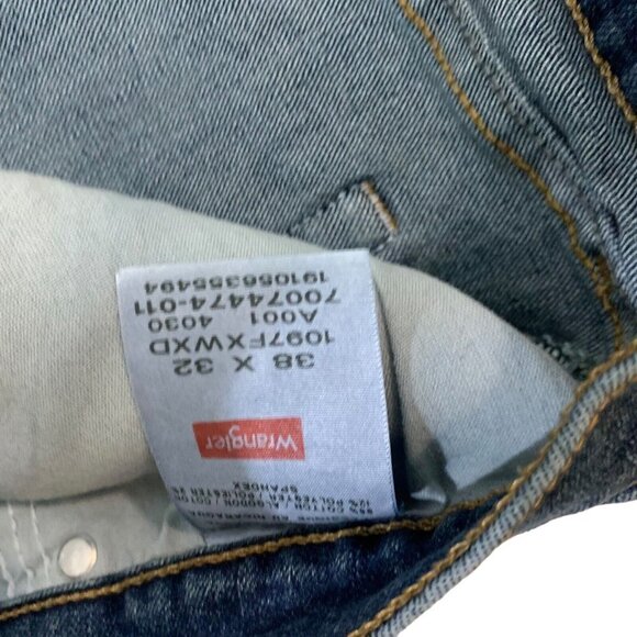 Wrangler Men's Denim Jeans Size 38 x 32 Dark Wash Straight Fit Cotton 5-Pocket - Picture 3 of 5